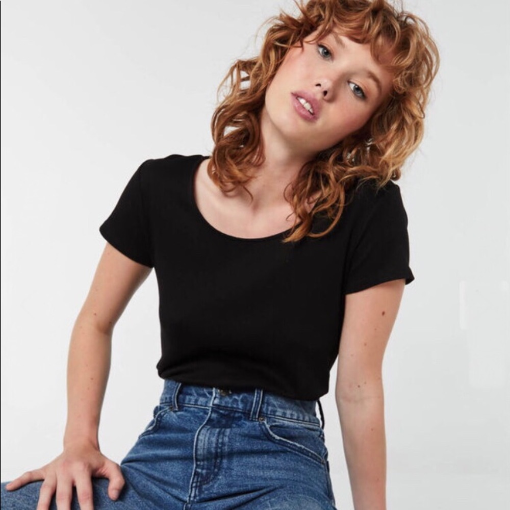Black Scoop Neck T-shirt
